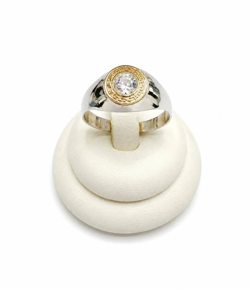 Anillo con zirconia central 