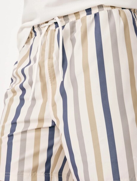 SHORT ESTAMPADO CON SUSPENSOR MULTICOLOR