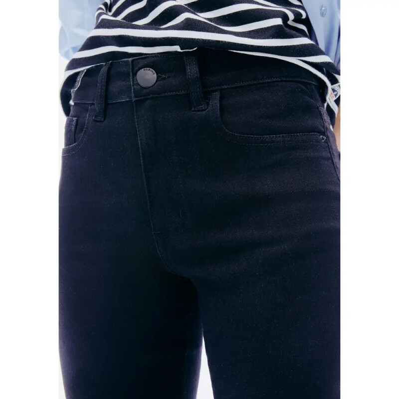 CALCA FEM PRETO