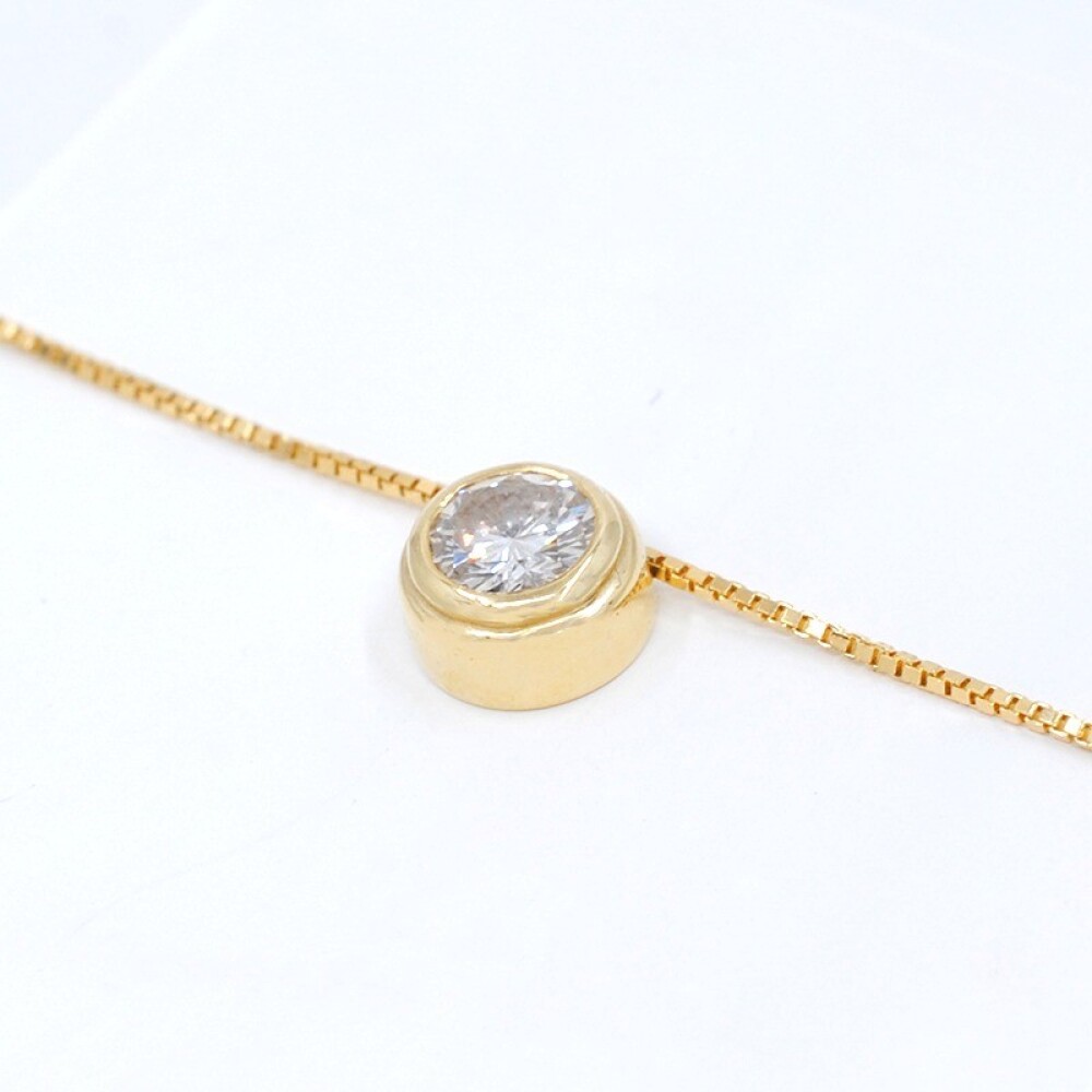 Dije En Oro 18K Y Brillante Dije En Oro 18K Y Brillante