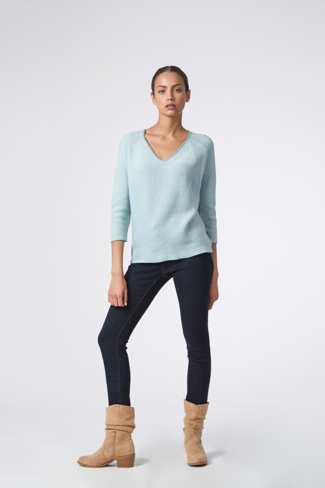 Sweater melange escote V verde pastel