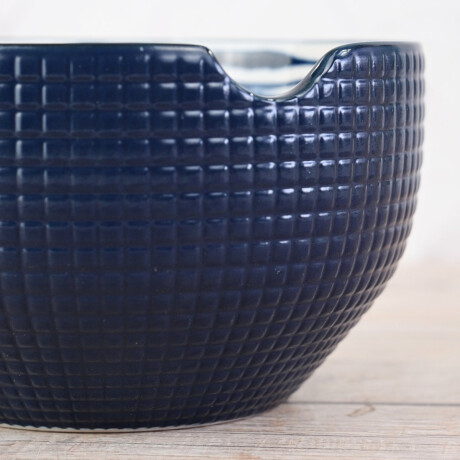 Bowl de ceramica labrado con orificio para palitos Bowl de ceramica labrado con orificio para palitos