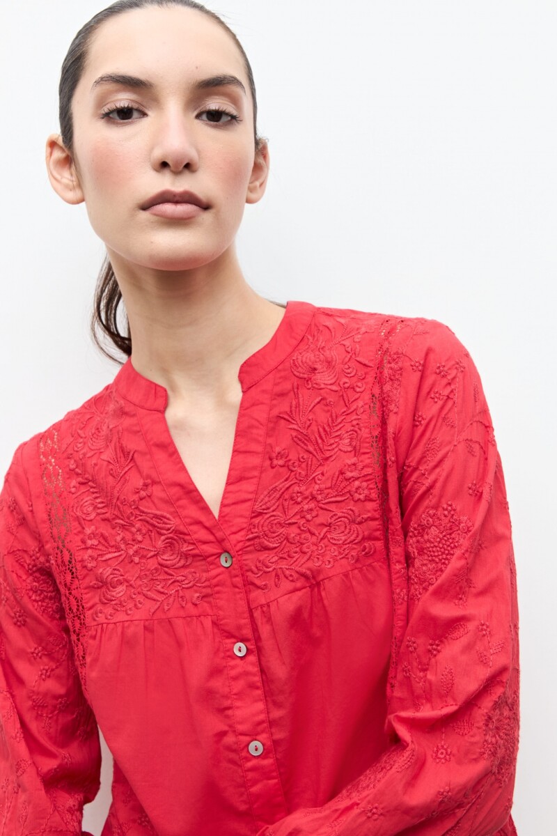 Camisa puntillas y bordados rojo
