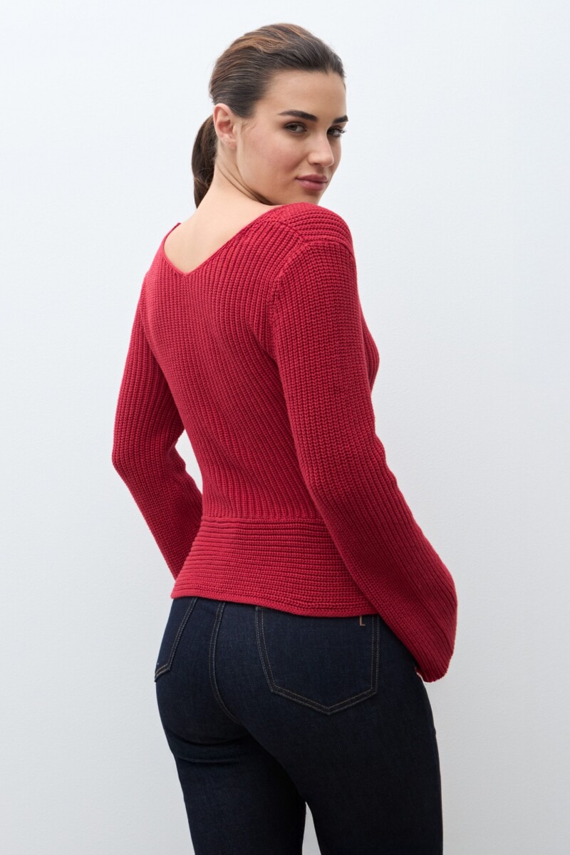 Sweater con lazo rojo