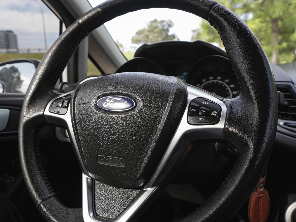 Ford Fiesta SE 1.6 Extra Full | Permuta / Financia Ford Fiesta SE 1.6 Extra Full | Permuta / Financia