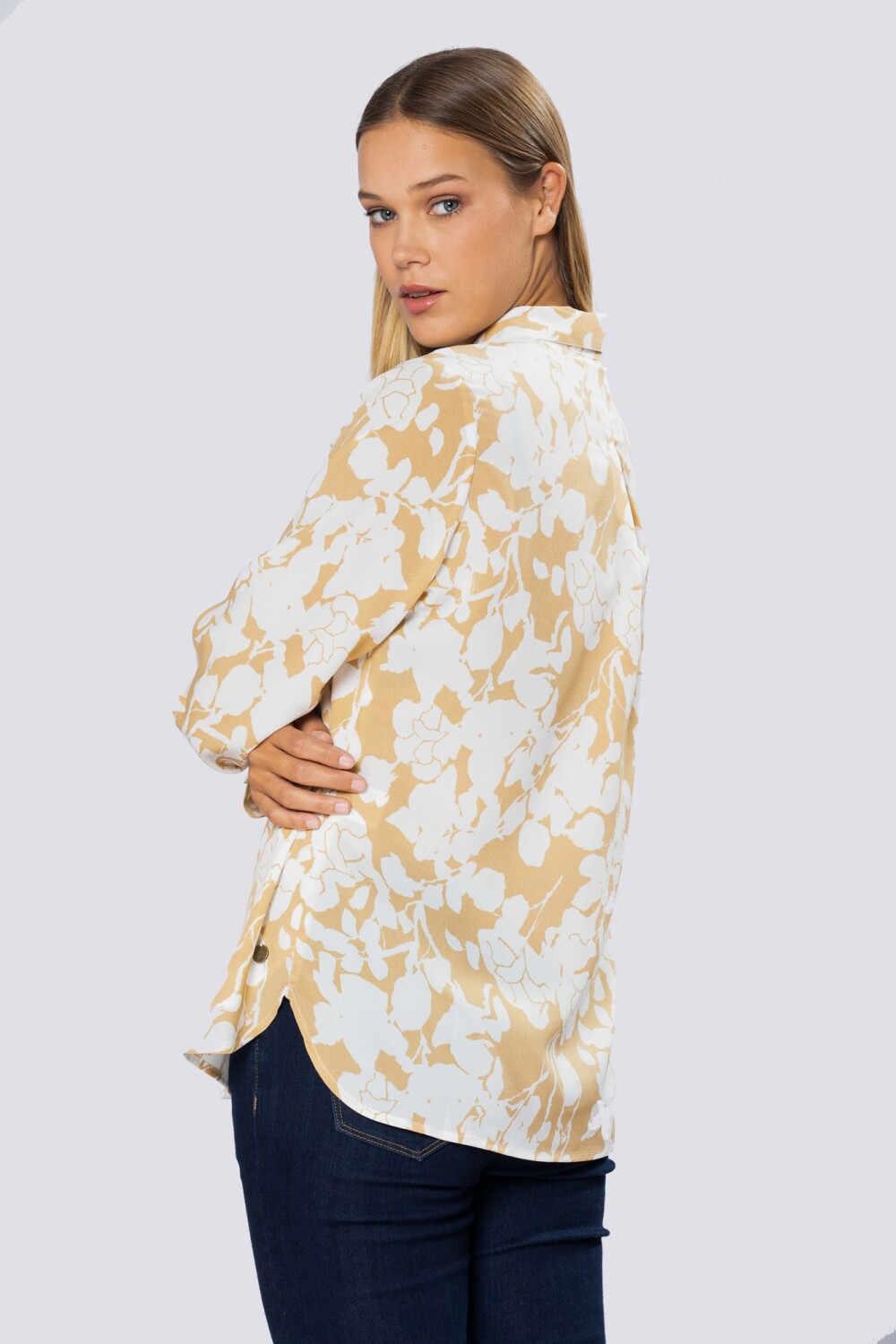 BLUSA ESTAMPADA Mostaza