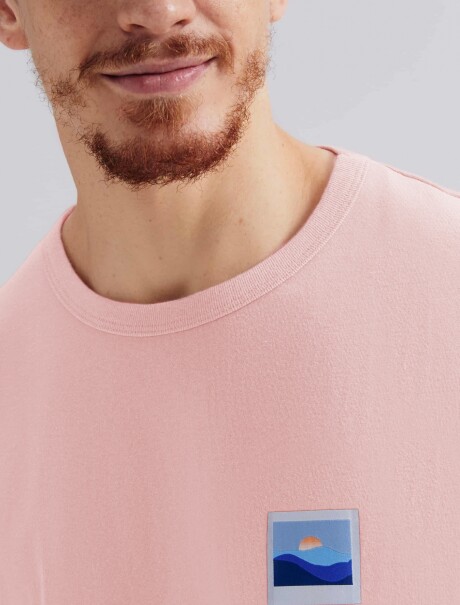 CAMISETA CON ESTAMPA ROSA