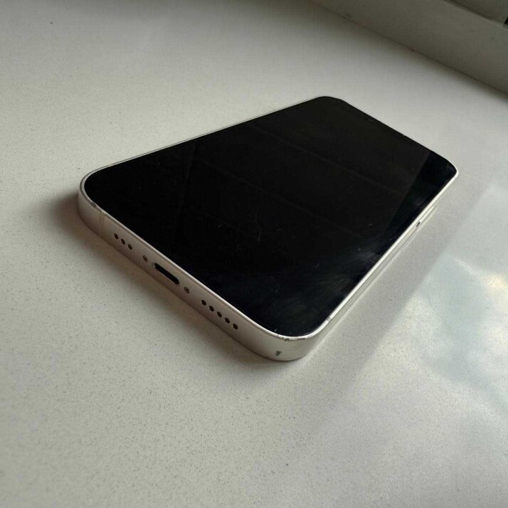 iPhone 13 128GB - White iPhone 13 128GB - White