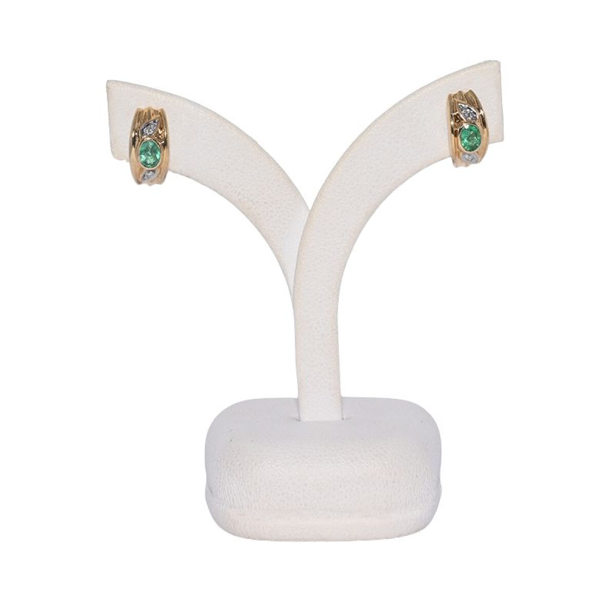 Caravanas oro 18 k con esmeraldas ovaladas y brillantes. 