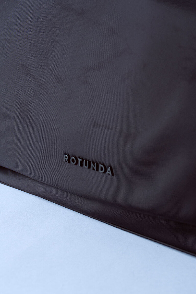 Zenda Black