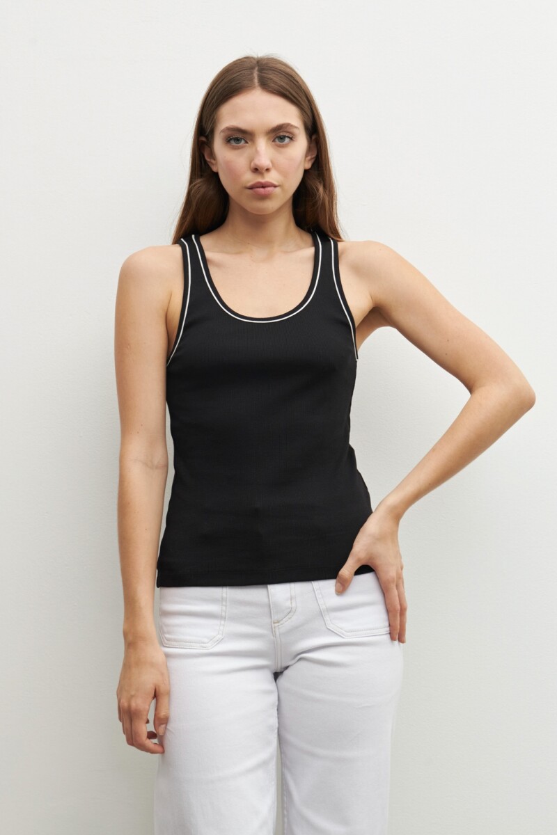 Musculosa con vivos en contraste negro