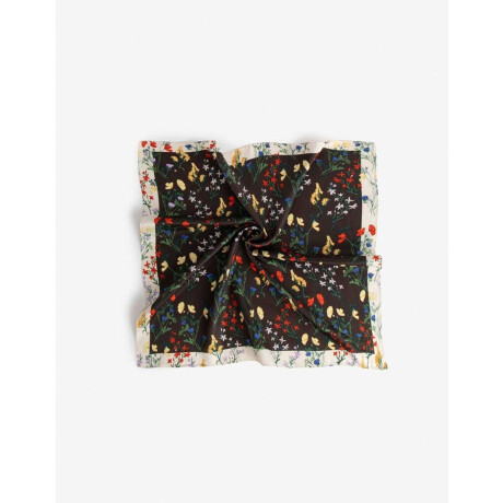 Pañuelo De Material Reciclado Estampa De Flores Silvestres Combinacion Multicolor