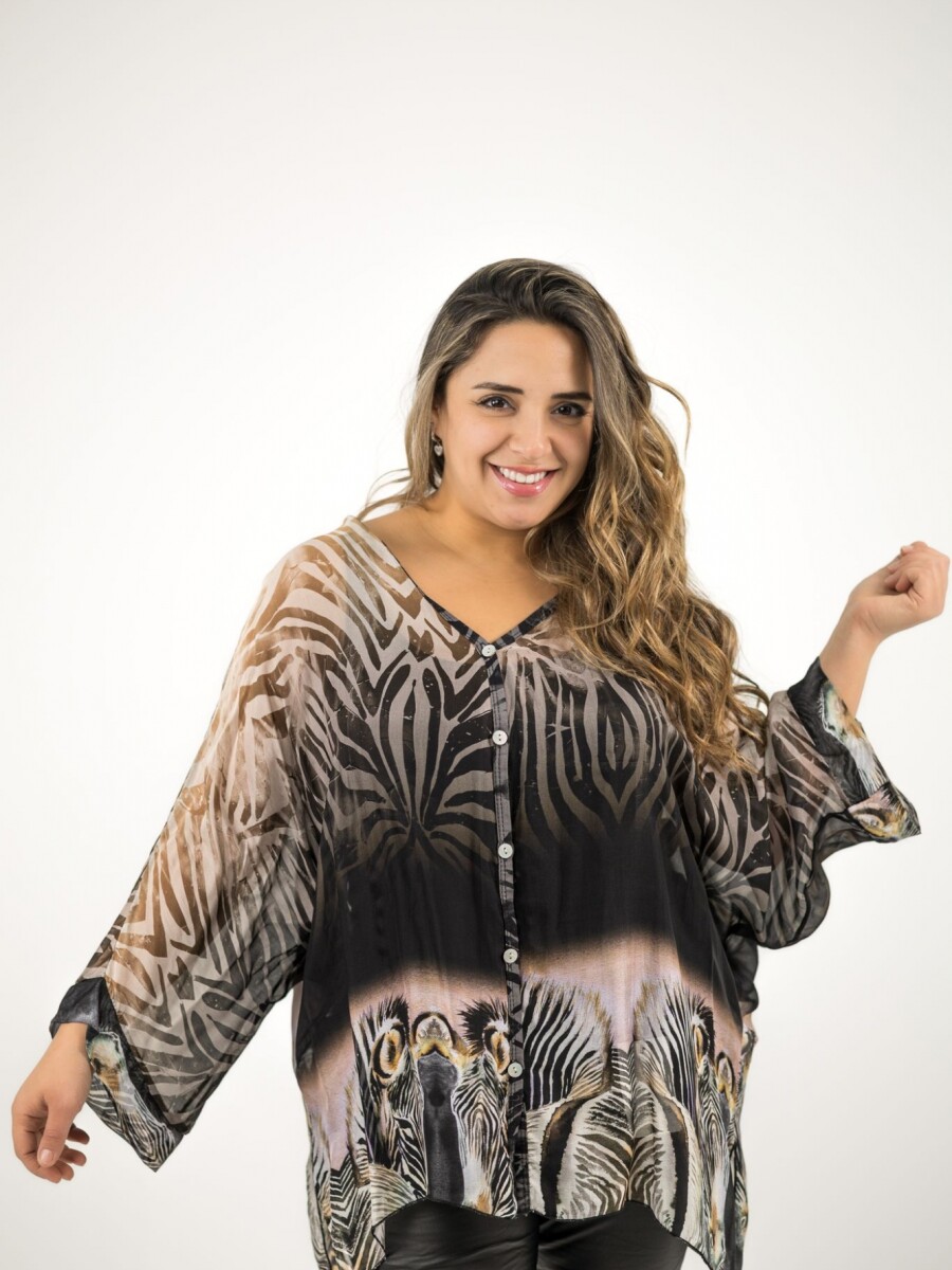 Blusa de seda, dos piezas. Con botones de nácar. Blusa de seda, dos piezas. Con botones de nácar.