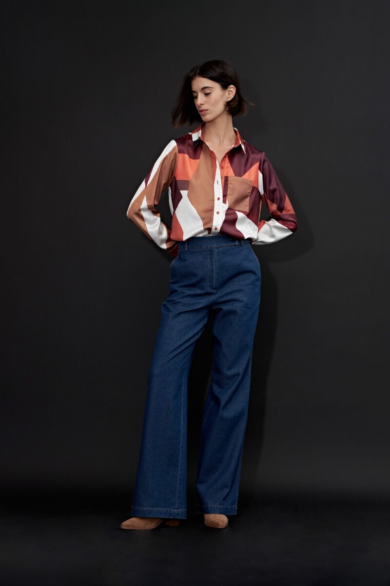 Camisa con estampa abstracta lacre