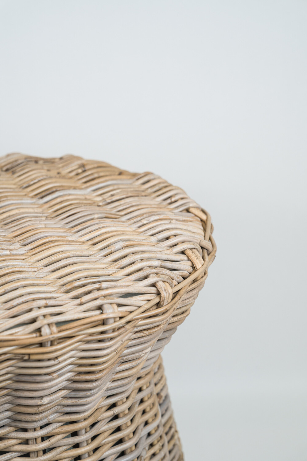 Mesa Lateral Paragon Mungur Kuwu Color Unico