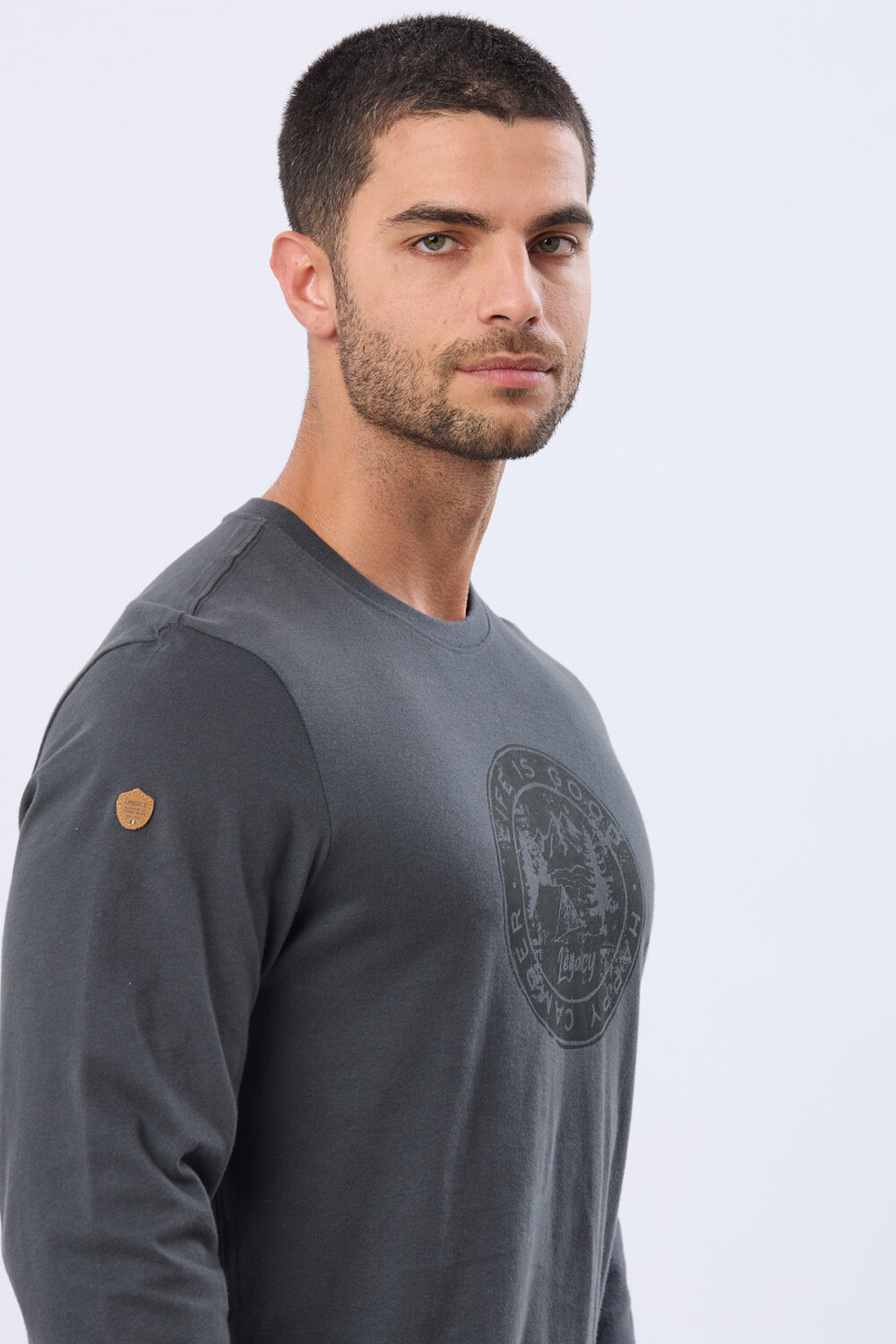 REMERA ESTAMPADA GRIS