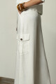 PANTALON TIPO CARGO CON BOLSILLOS LAZO Y PASACINTO Blanco