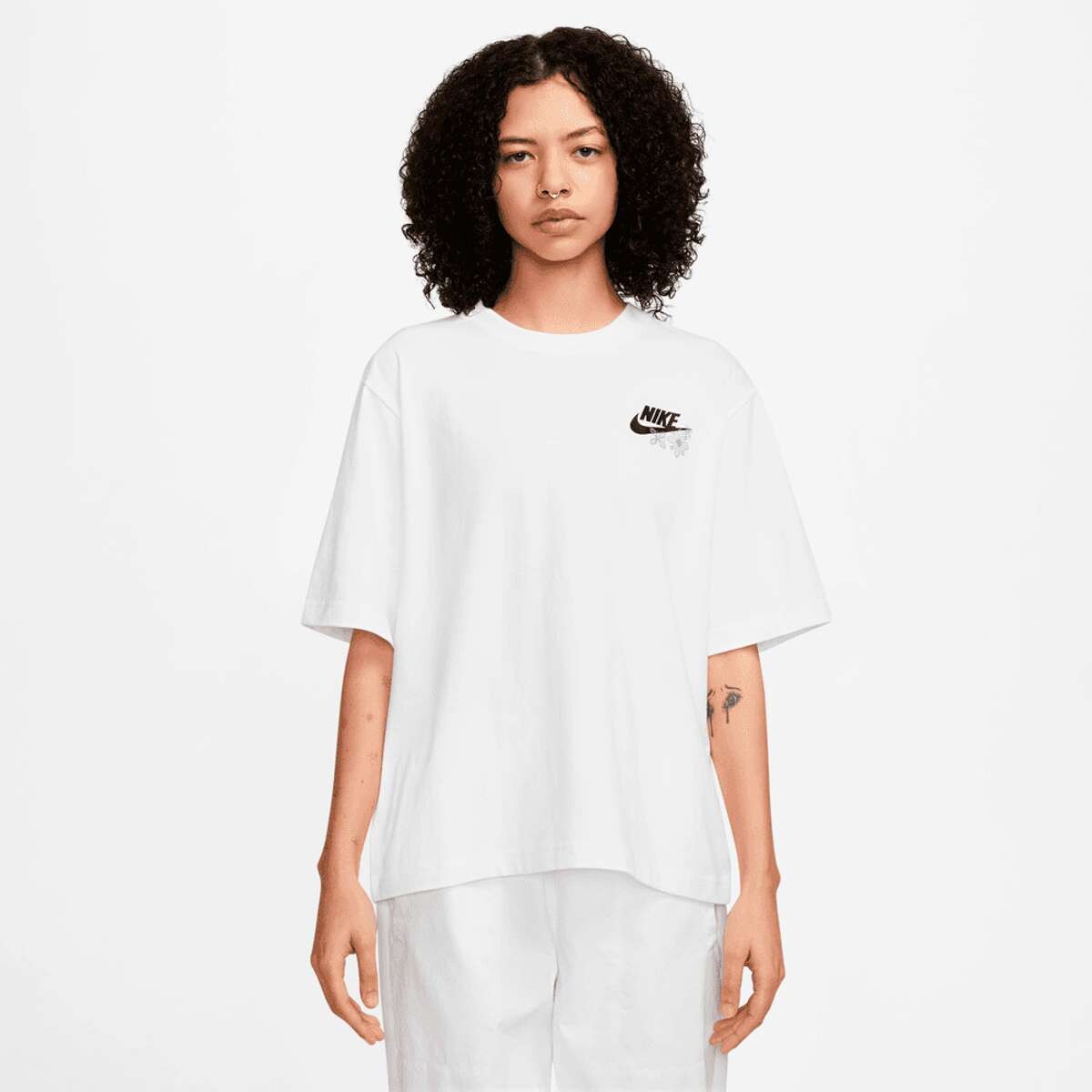 Remera Nike Sportswear Boxy de Mujer - blanco 
