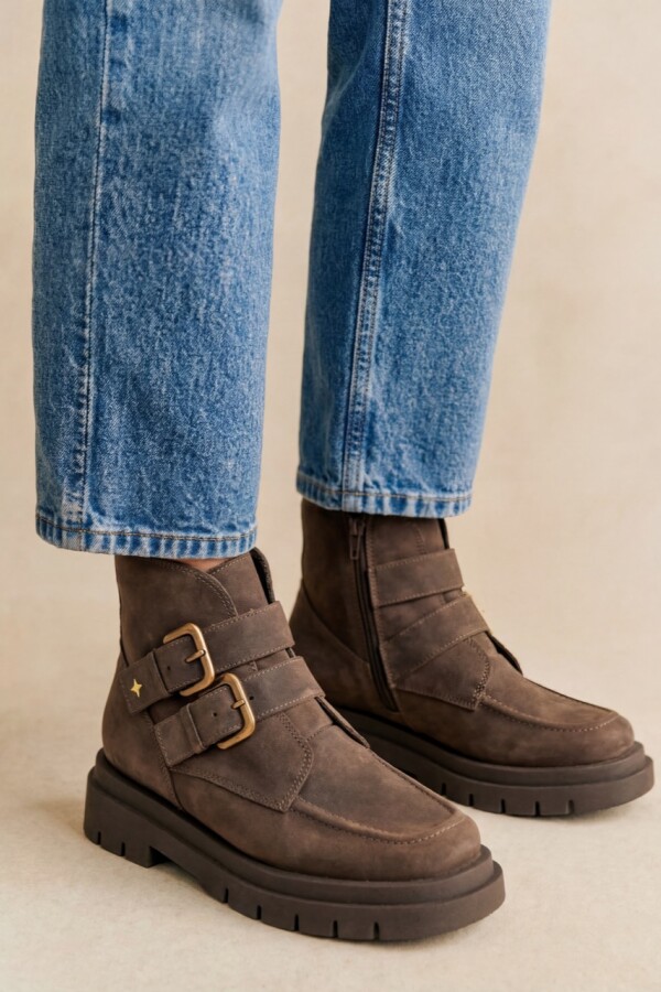 Bota Cuero Con Hebillas Vison