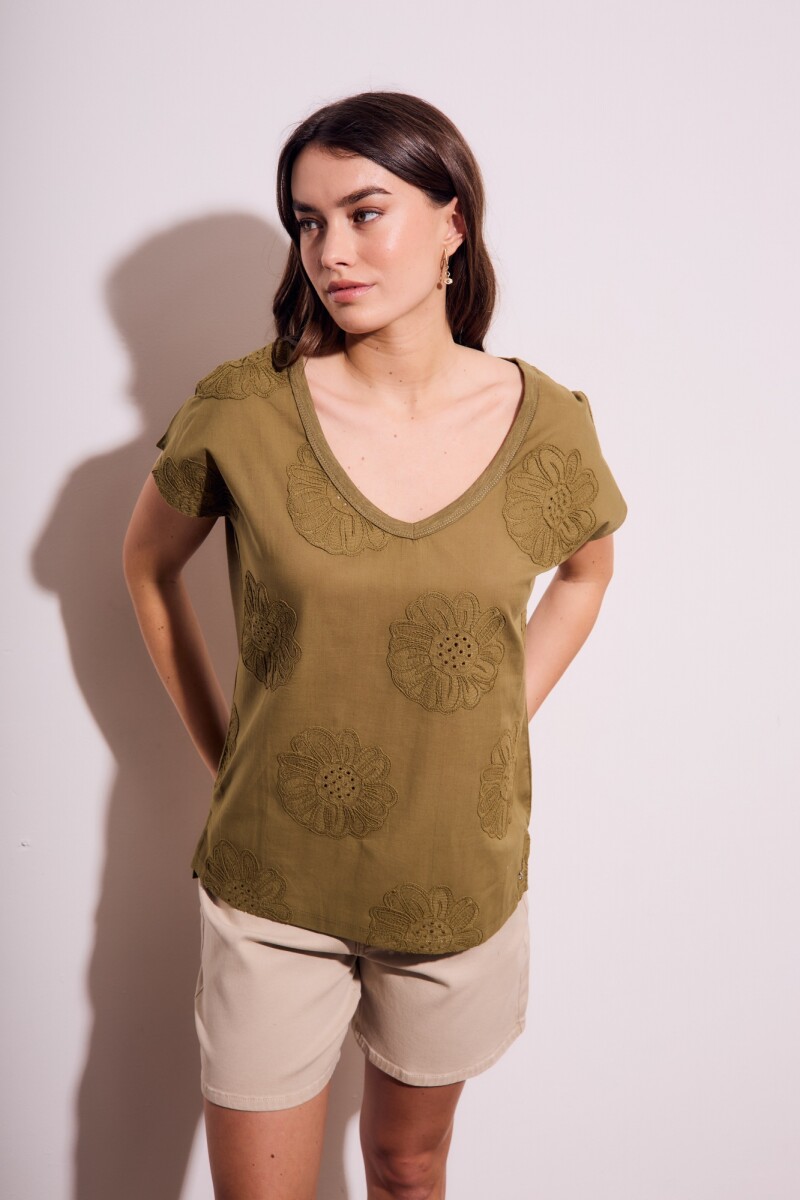 Remera Bordada Alodón Flame Oliva