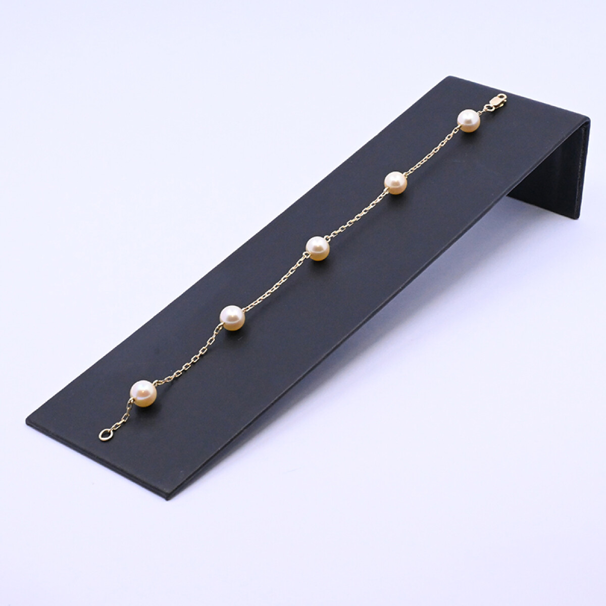 Pulsera oro 18 k y 5 perlas de cultivo. 