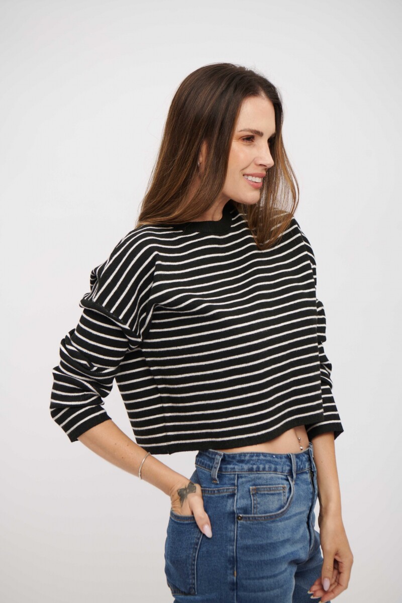 BUZO NUMA NEGRO Y BLANCO