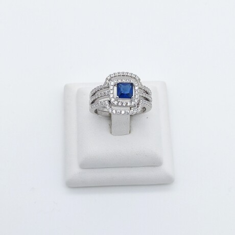 Anillo de plata 925 con baño de rodio y cristal. Anillo de plata 925 con baño de rodio y cristal.