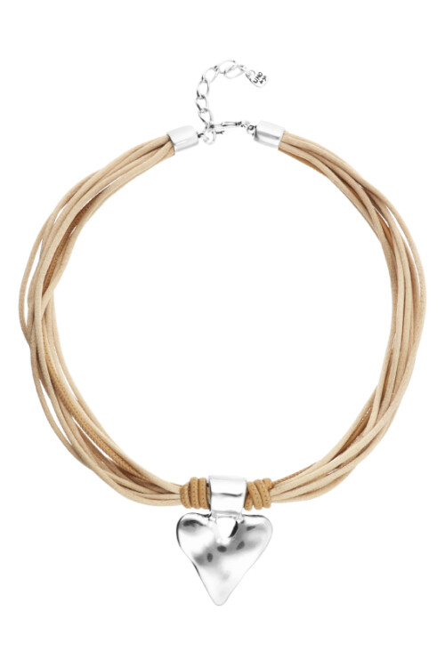 COLLAR MEZCLA DE HILO DE SEDA CON CUERO BEIGE Y DETALLE DE CORAZON BAÑADO EN PLATA DE LEY Colgante