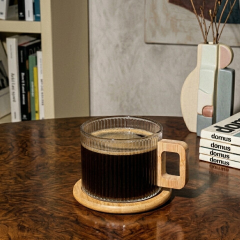Taza de vidrio acanalada con asa de madera Nórdica 250ml Taza de vidrio acanalada con asa de madera Nórdica 250ml