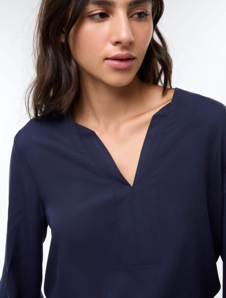 BLUSA DE MANGA TRES CUARTOS EN VISCOSA AZUL