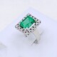 Anillo En Oro Blanco 18K Con Brillantes Y Esmeralda Anillo En Oro Blanco 18K Con Brillantes Y Esmeralda