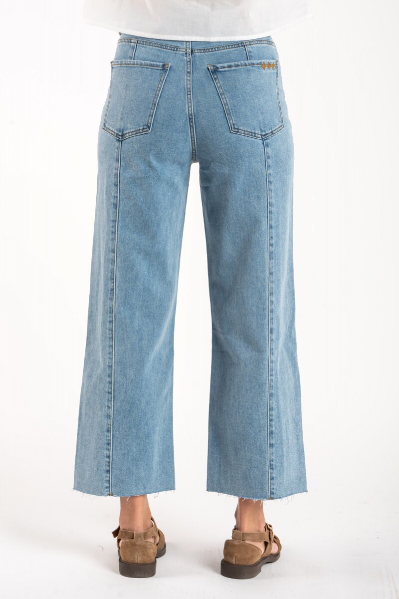 Jean Recto Con Cortes Denim