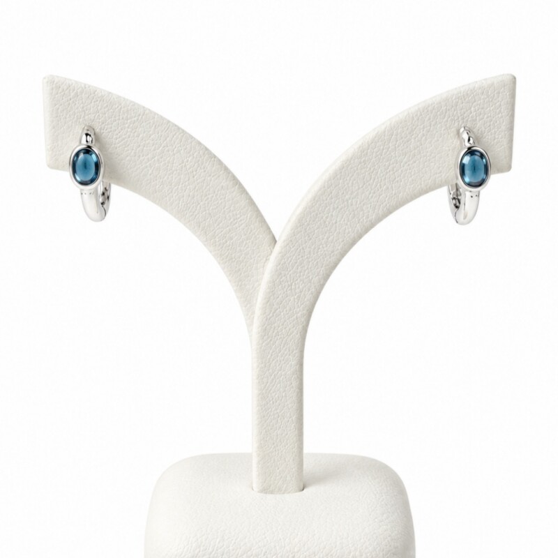 Aros pequeños con Zirconia en color azul Aros pequeños con Zirconia en color azul