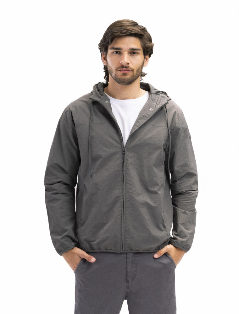 Campera de Nylon Forum Norland Gris Claro