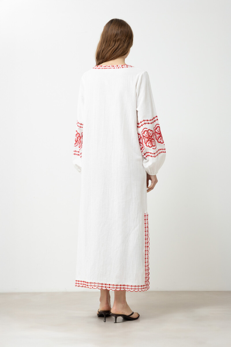 Túnica larga con bordados crudo