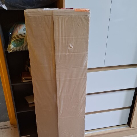 [OUTLET] Escritorio CAPI - Diseño minimal con caballete y estantes - Nogal / Blanco [Esquina de mesa golpeada] [OUTLET] Escritorio CAPI - Diseño minimal con caballete y estantes - Nogal / Blanco [Esquina de mesa golpeada]