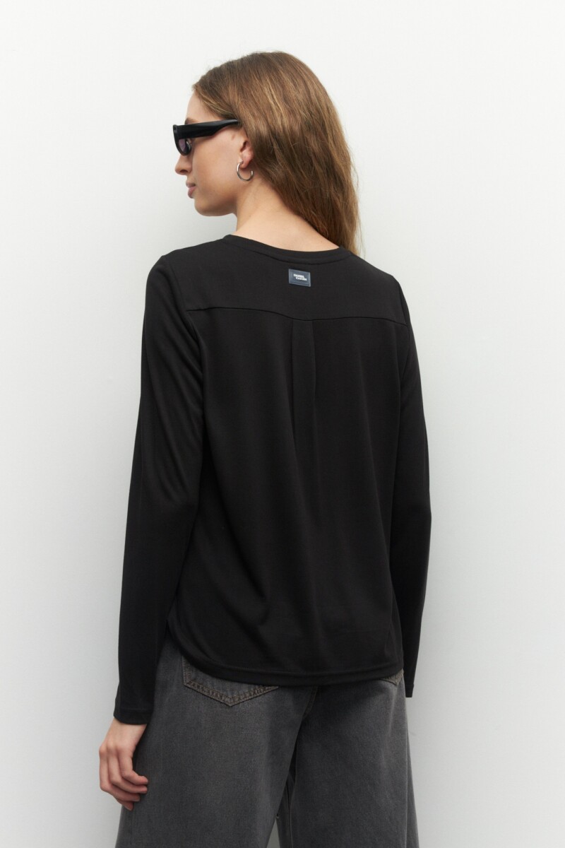 REMERA LORAINE Negro