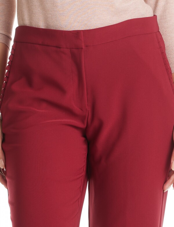 Pantalon Slim & Detalle Plisado BORDEAUX