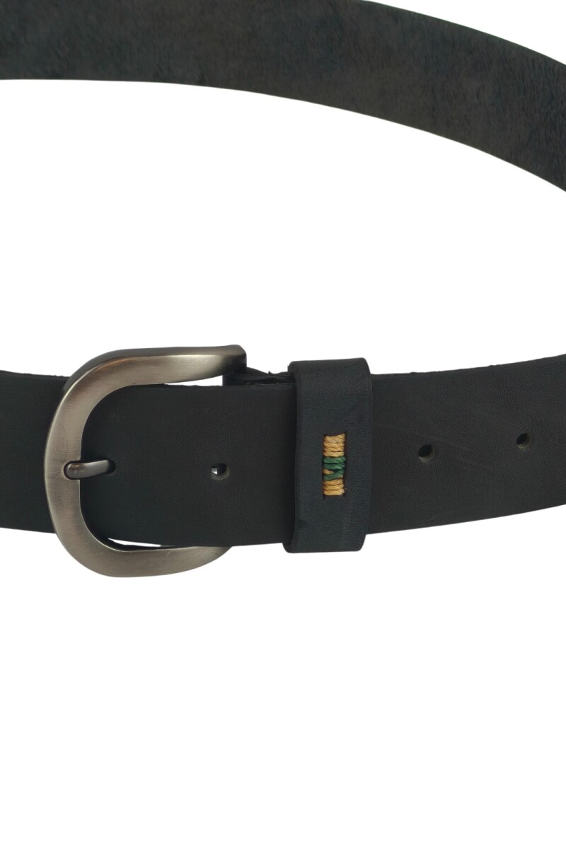 Cinto cuero c/detalle de costura en pasador Negro