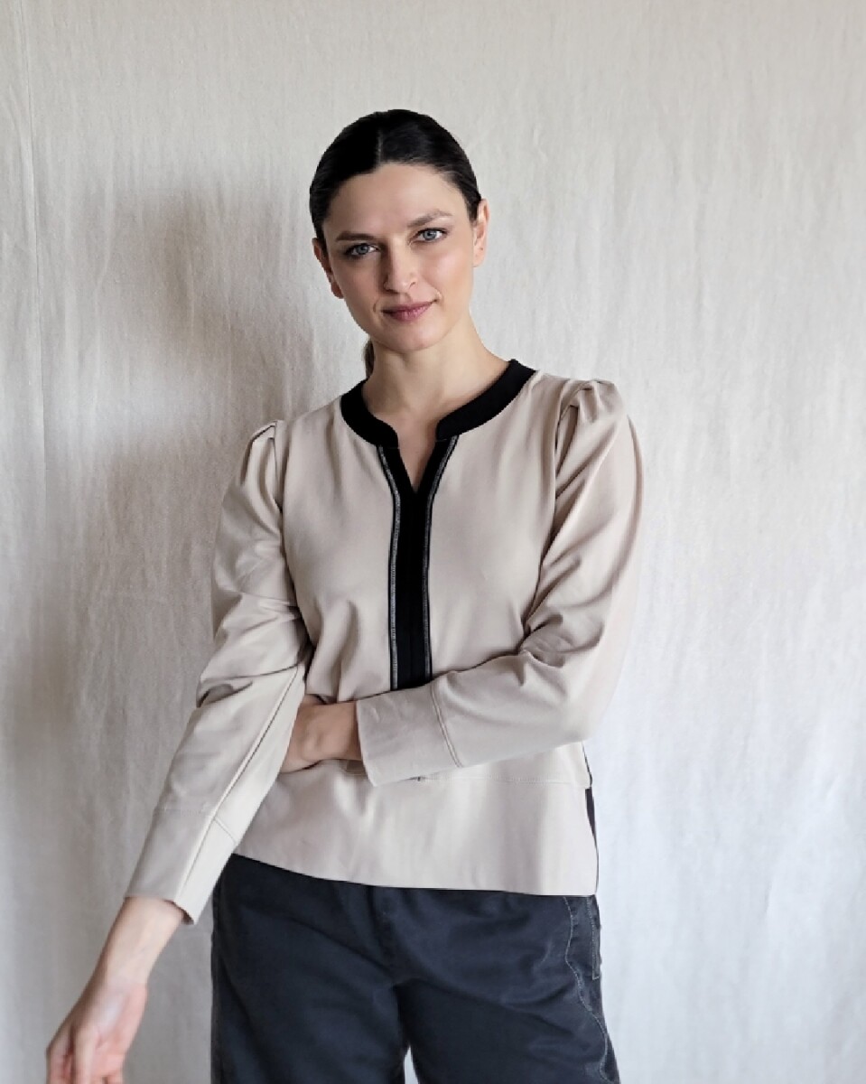 Remera Nina - Combinada Beige y negro 