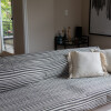 Manta para sillon y cama algodón Rayas Taupe 180 x 130 cm