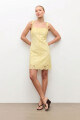 Vestido con encaje amarillo claro