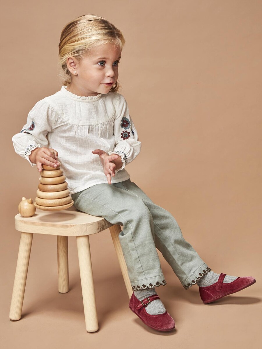 Blusa Con Bordado Blanco Roto