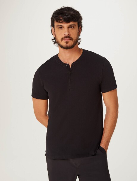 CAMISETA DE CUELLO CON TEXTURA NEGRO