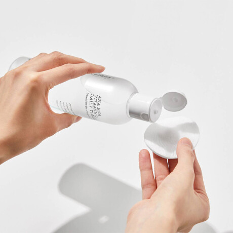 AHA BHA VITAMIN C DAILY TONER (Tónico refrescante diario tamaño XL) AHA BHA VITAMIN C DAILY TONER (Tónico refrescante diario tamaño XL)