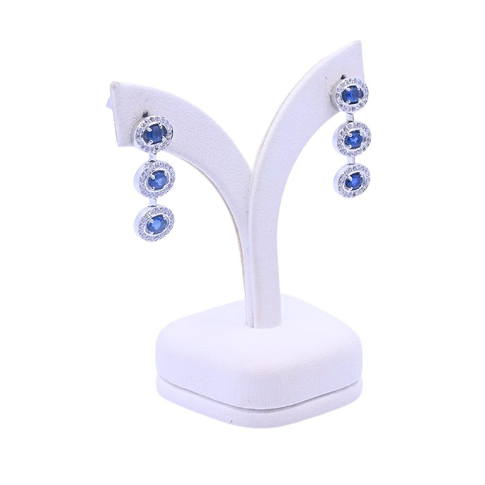 Caravanas oro 18 k blanco con zafiros azules oval y brillantes. Caravanas oro 18 k blanco con zafiros azules oval y brillantes.