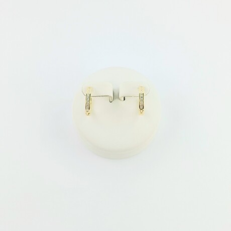 Par de aros de plata 925 con double de oro 18 ktes y circonias. Par de aros de plata 925 con double de oro 18 ktes y circonias.