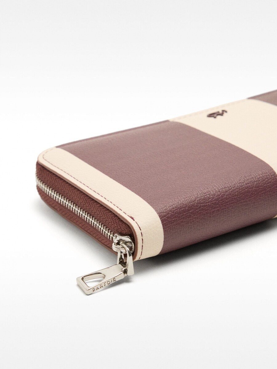 Cartera Con Textura Y Colores Contrastantes multicolor