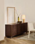 Aparador Beyla 4 puertas de chapa y madera maciza de fresno con acabado tono nogal 180 x 71,5 cm Aparador Beyla 4 puertas de chapa y madera maciza de fresno con acabado tono nogal 180 x 71,5 cm