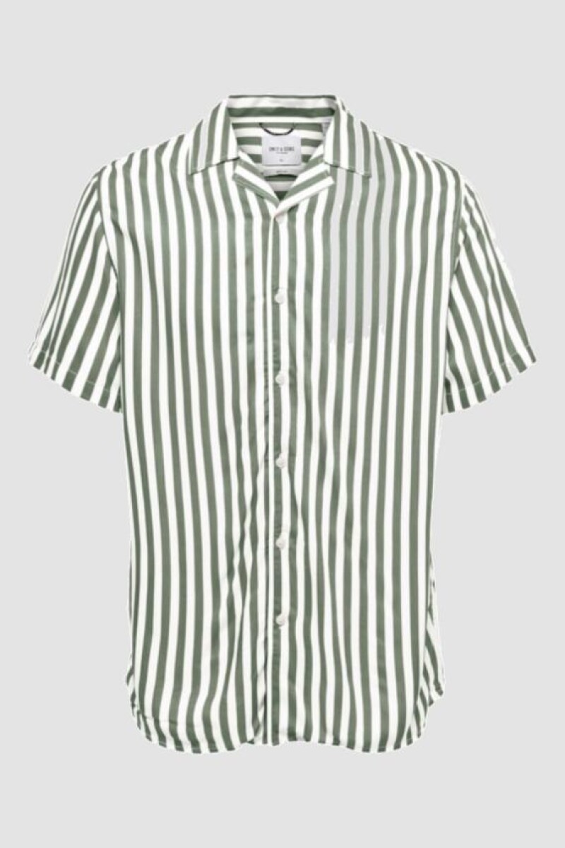 Camisa Manga Corta Regular Fit. Estampada Hedge Green